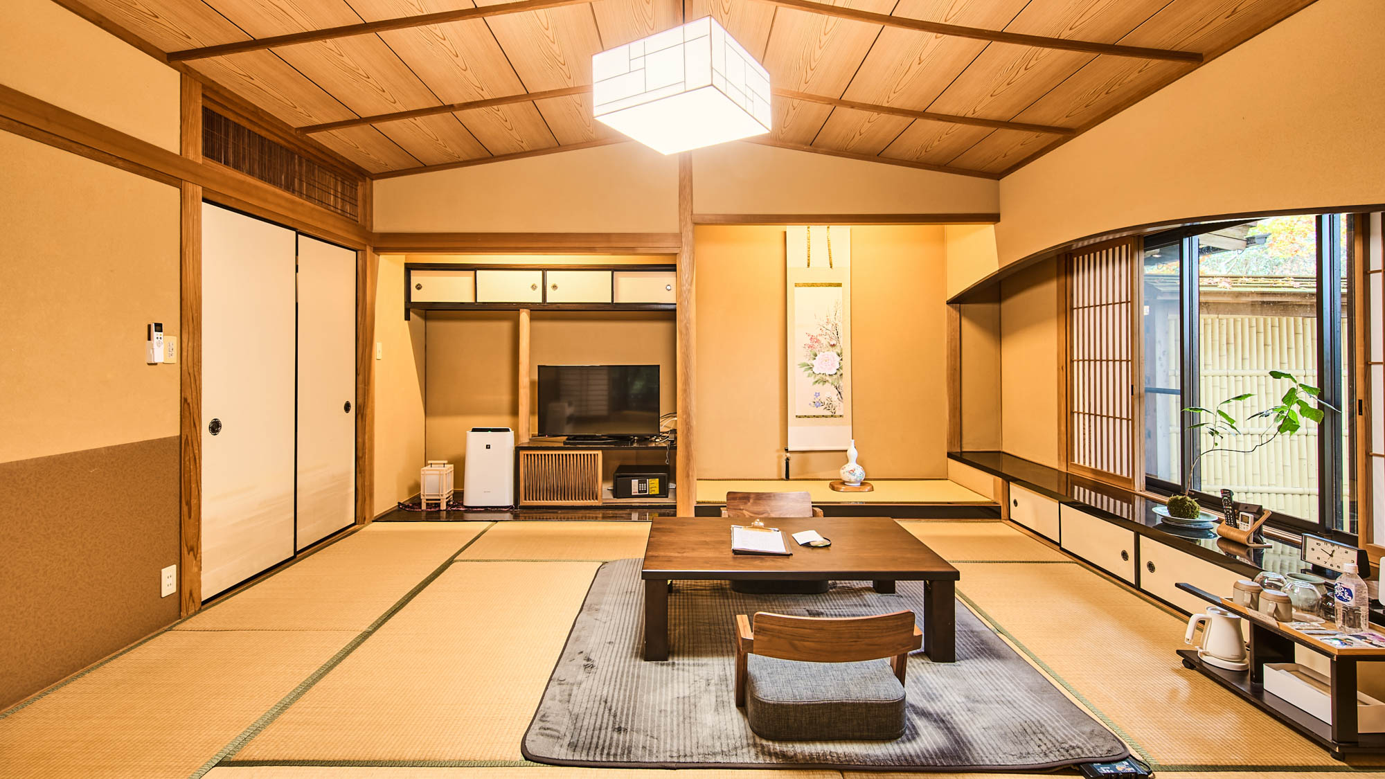 【露天風呂付角部屋】こぢんまりとした角部屋です