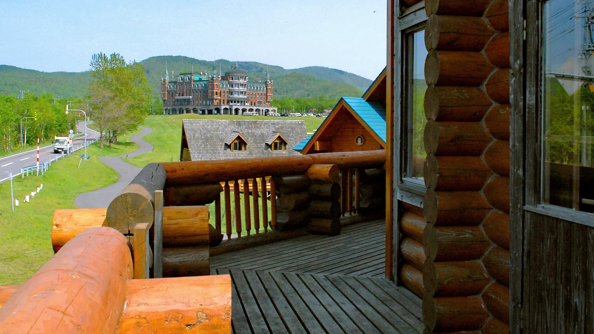 【ログハウス】TYPE-D※ログハウスからのホテル外観