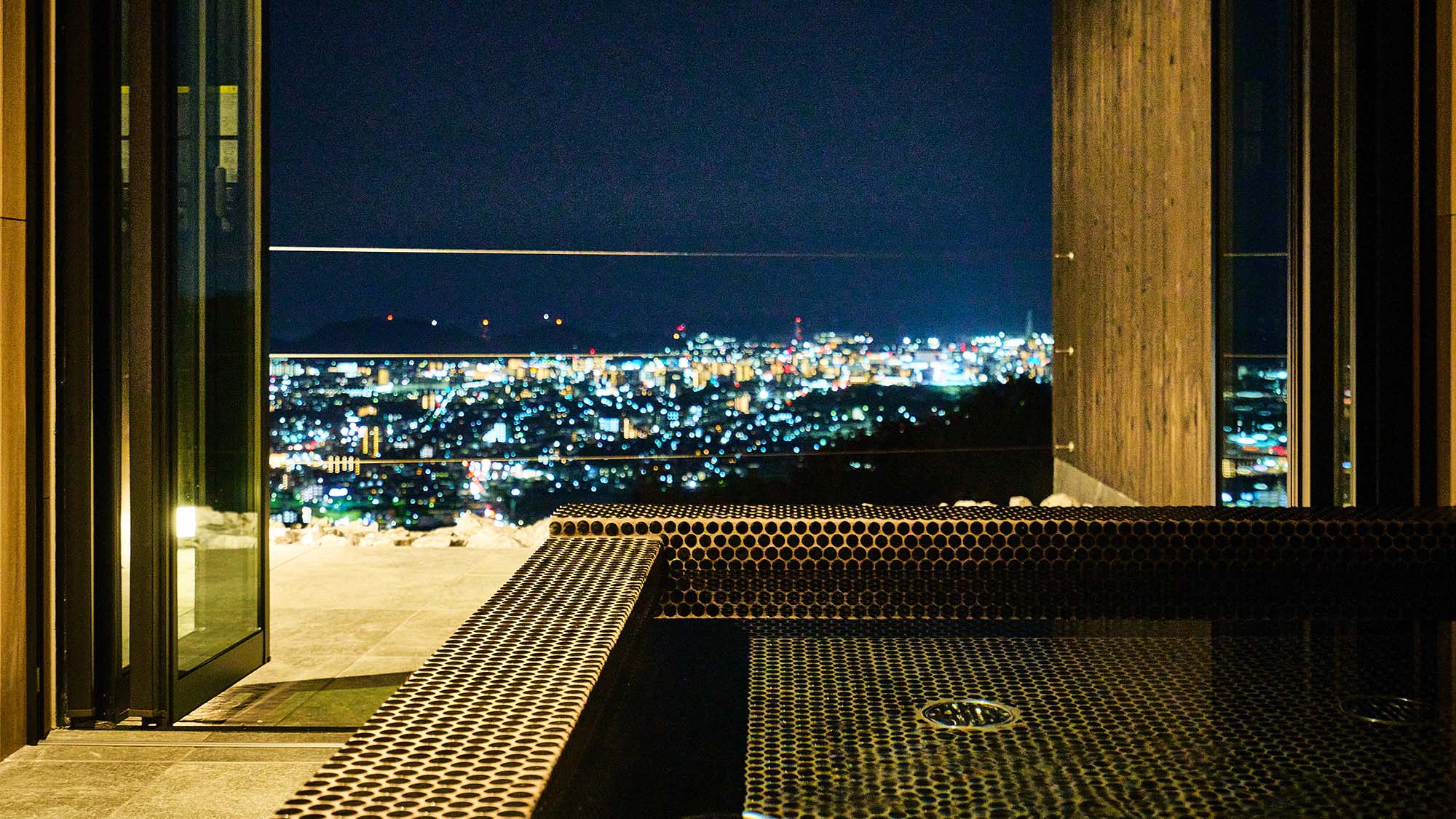 ・【サウナ付き貸切風呂／播磨】播磨の夜景を眺める贅沢なととのい時間をお客様だけでお過ごしいただけます