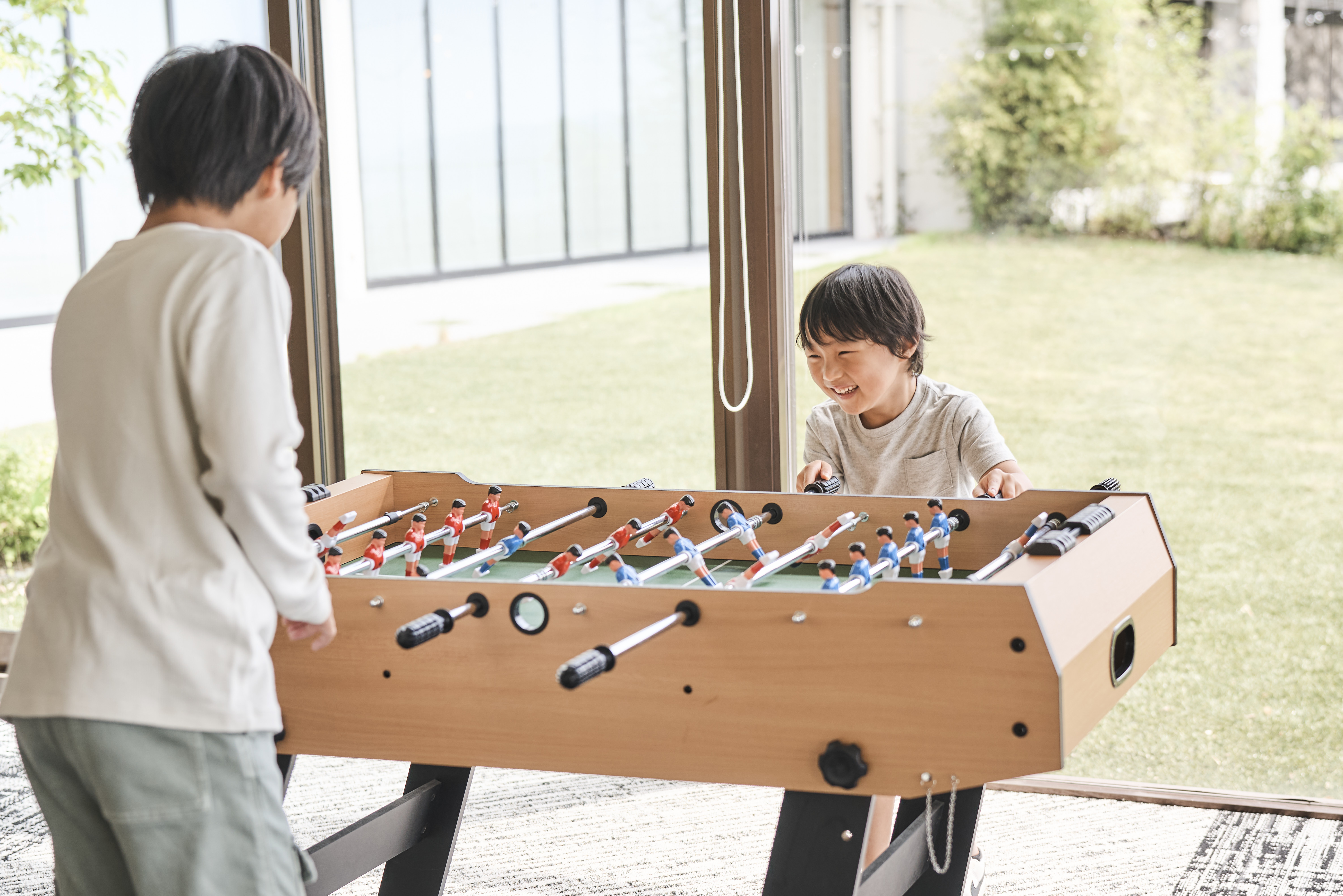 ・【1Fラウンジ】サッカーのボードゲームもございます。操作は簡単なのでお子様もどうぞ