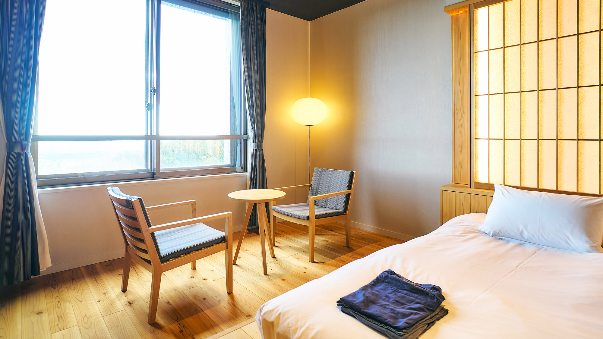 ・【ジャパニーズモダン】日本の伝統を感じられる、雰囲気のあるお部屋で優雅な休日をお過ごしください