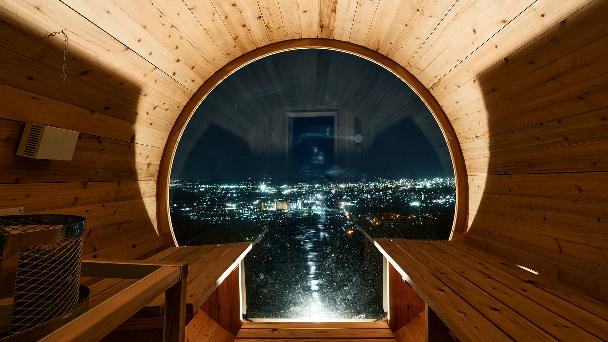 ・【絶景バレルサウナ付スイート】サウナから見る夜景は最高です