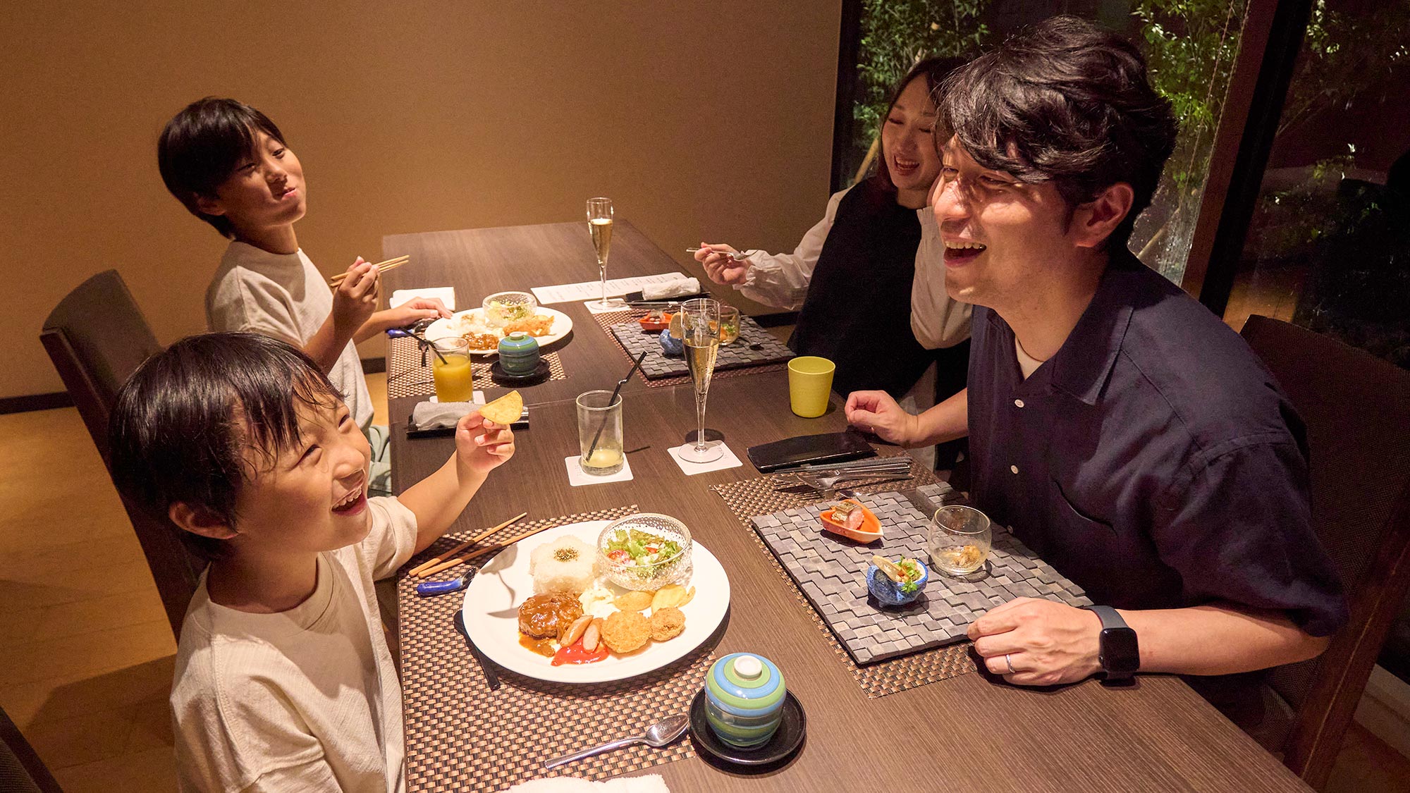 ・【Dinner（一例）】笑いが溢れる家族団らんの時間。