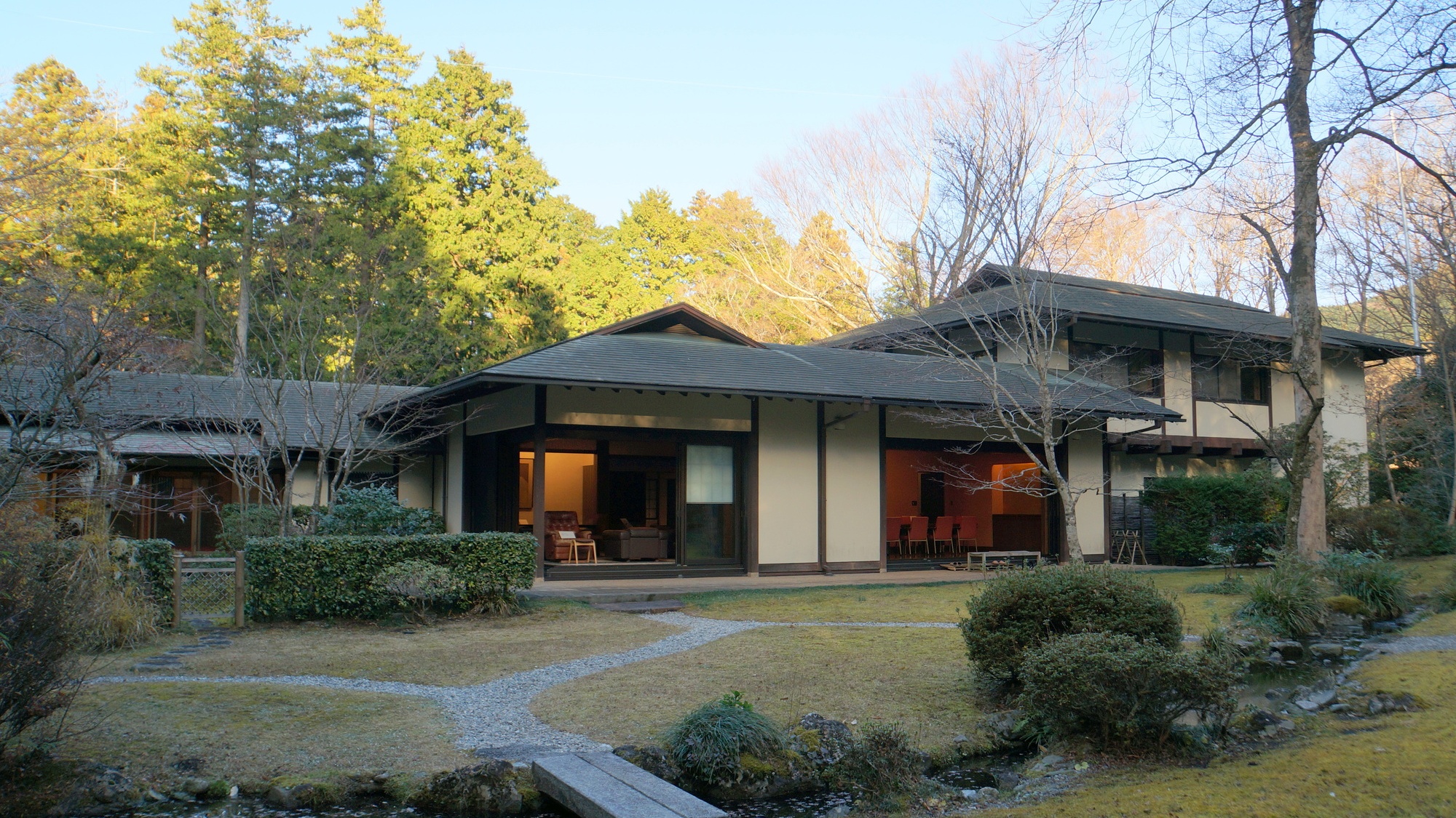 【当館から車で5分】元内閣総理大臣の岸信介が晩年を過ごした邸宅で、庭園も楽しめる「東山旧岸邸」