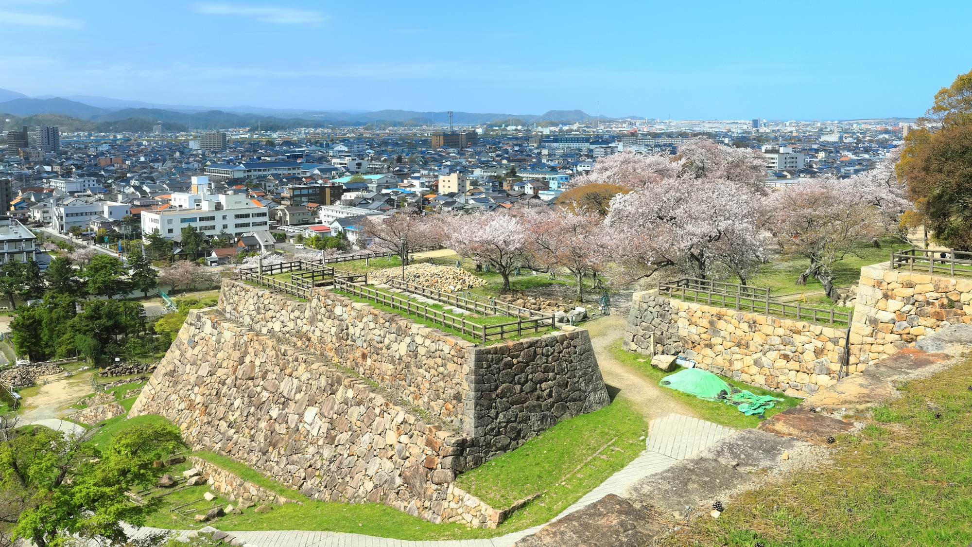 【鳥取城跡（久松公園）】当館から車で約10分