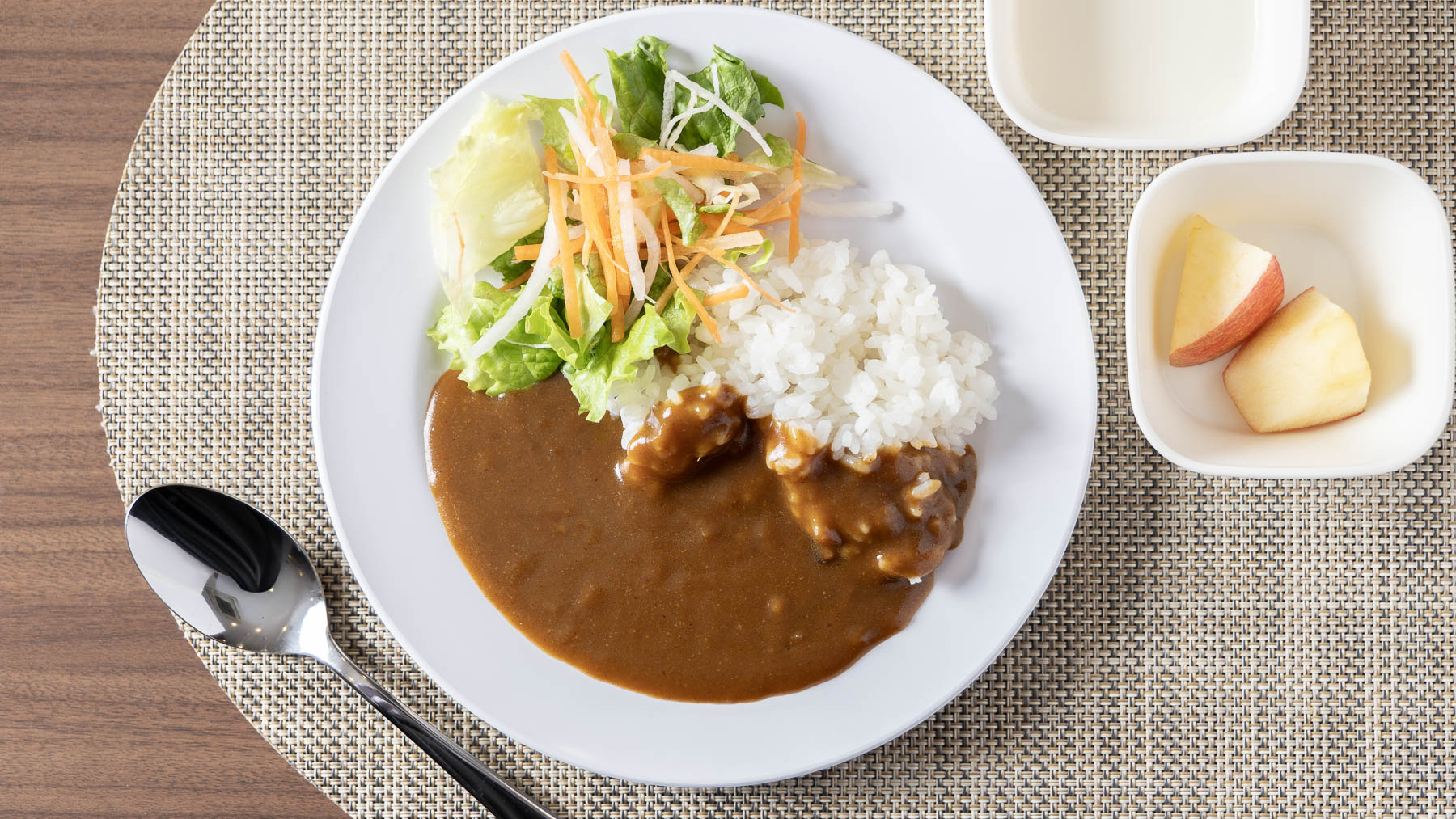 盛りだくさんのおかずで大満足