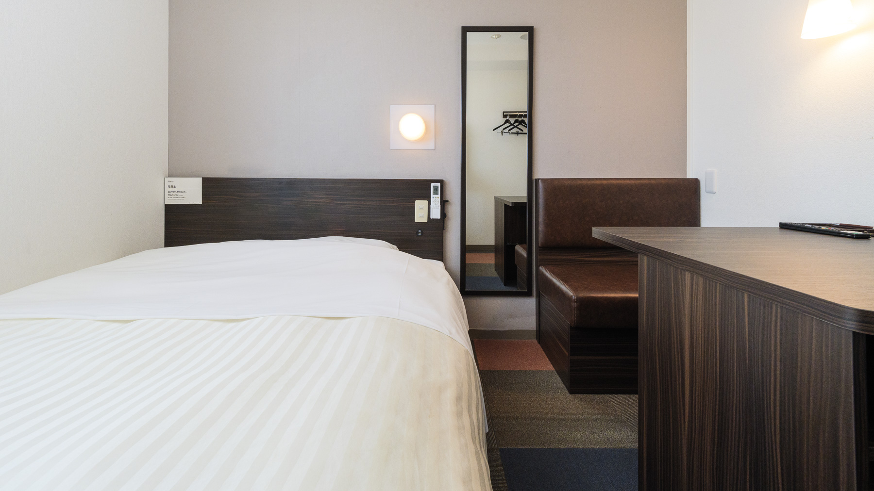 広々デスクで趣味も仕事も捗ります