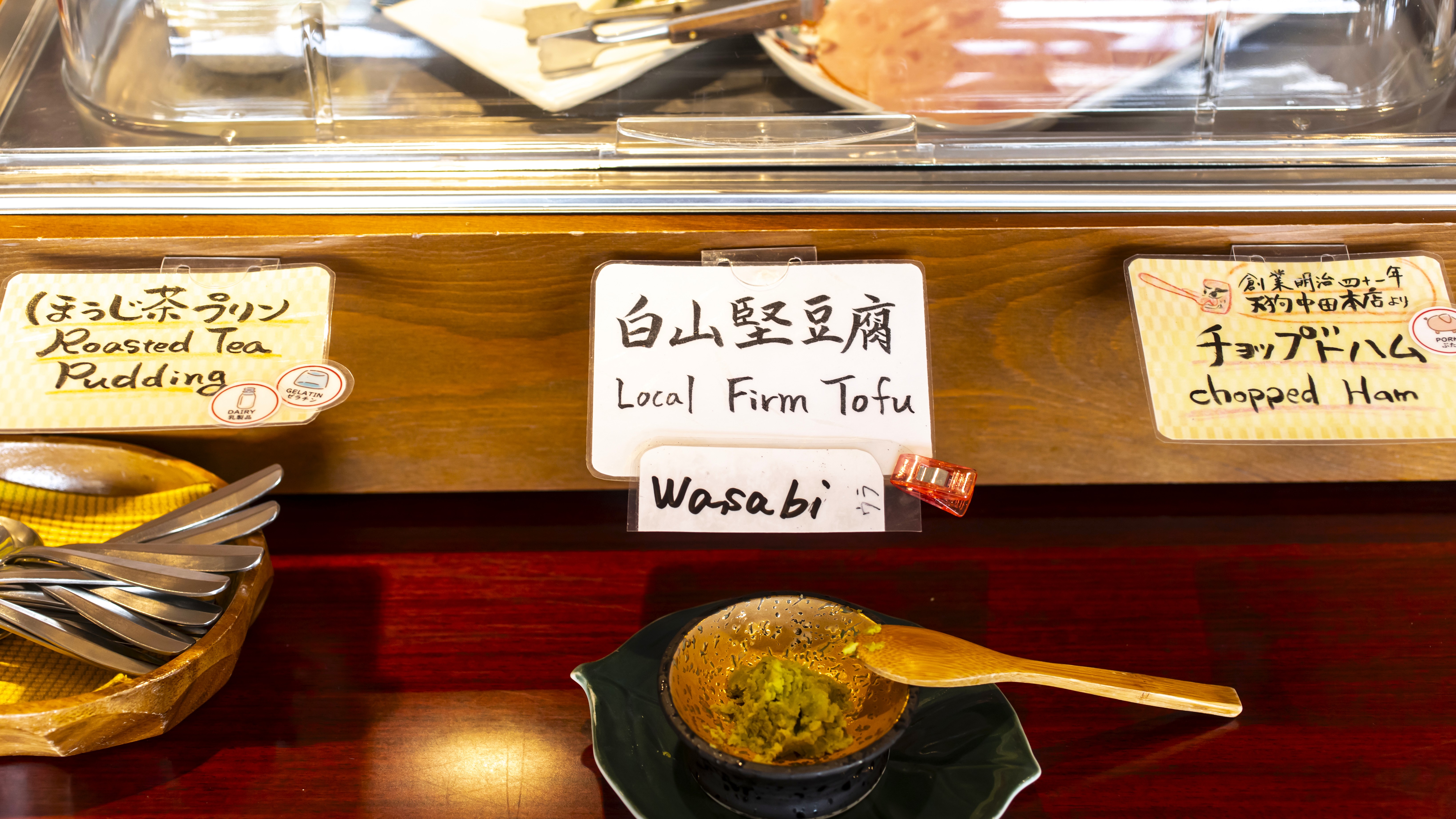 【朝食】石川県にこだわった食材の逸品等を朝食に集め、和・洋食を日替りで基本ブッフェ形式で提供。