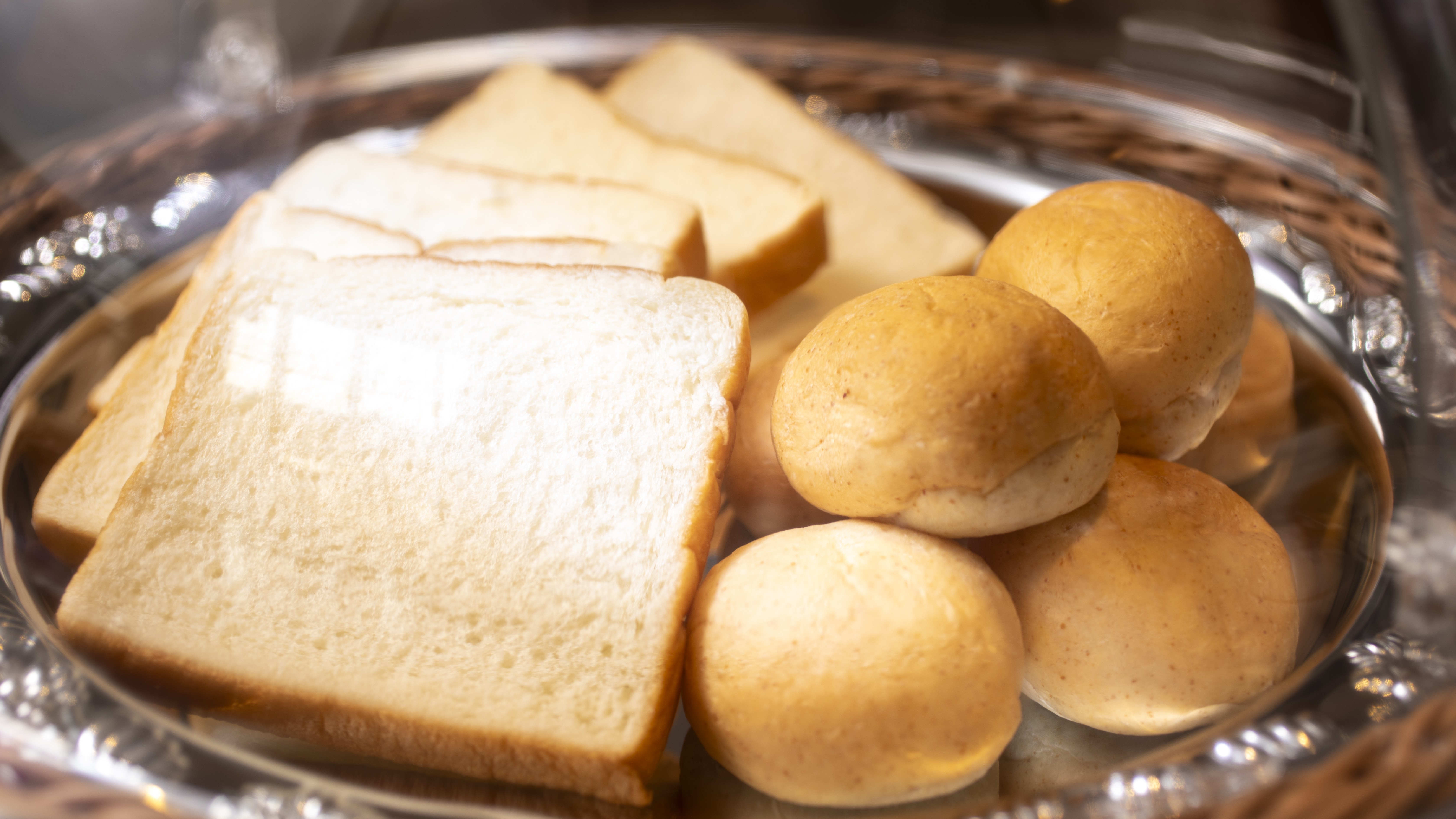 【朝食】石川県にこだわった食材の逸品等を朝食に集め、和・洋食を日替りで基本ブッフェ形式で提供。