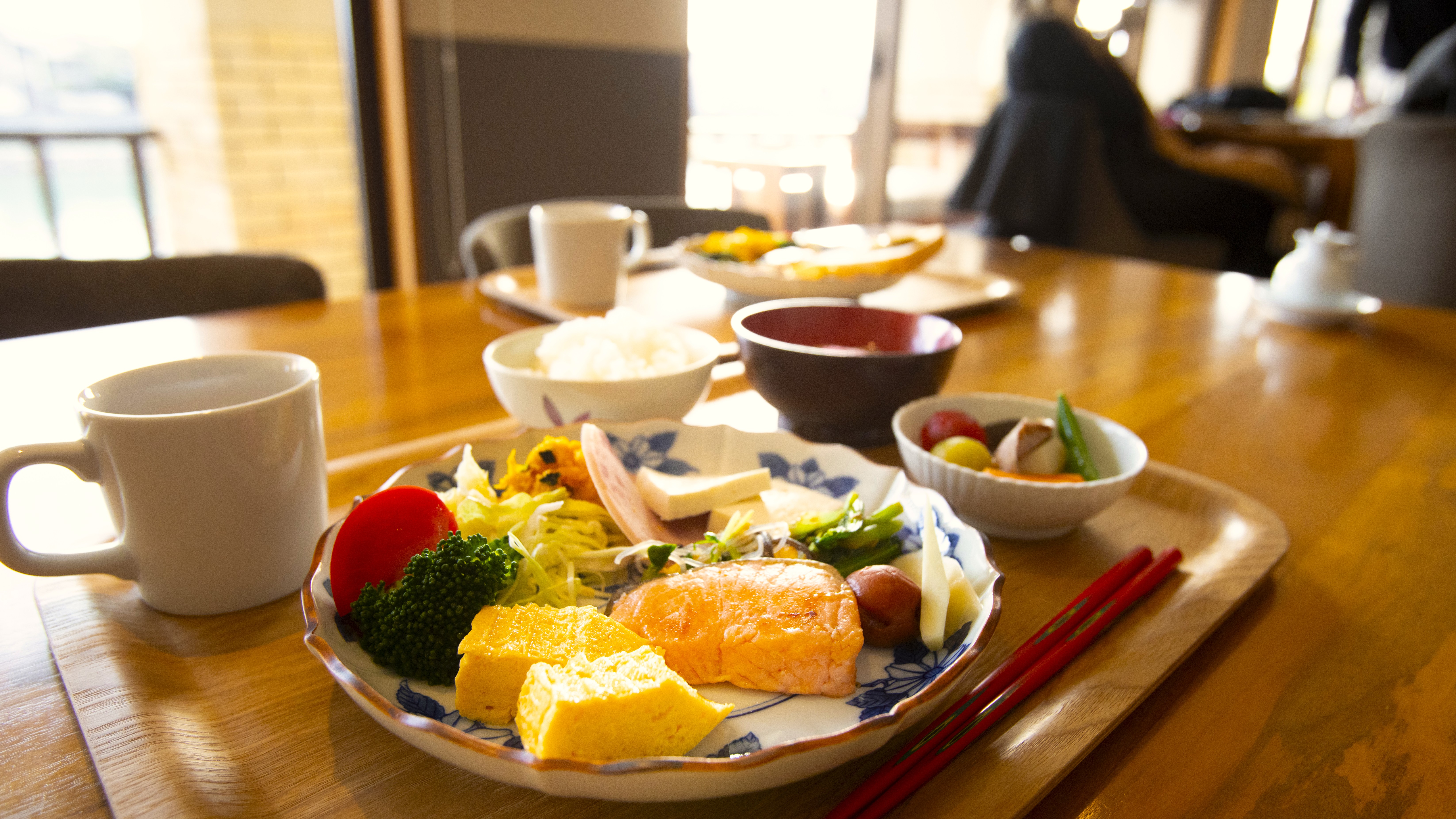 【朝食】石川県にこだわった食材の逸品等を朝食に集め、和・洋食を日替りで基本ブッフェ形式で提供。