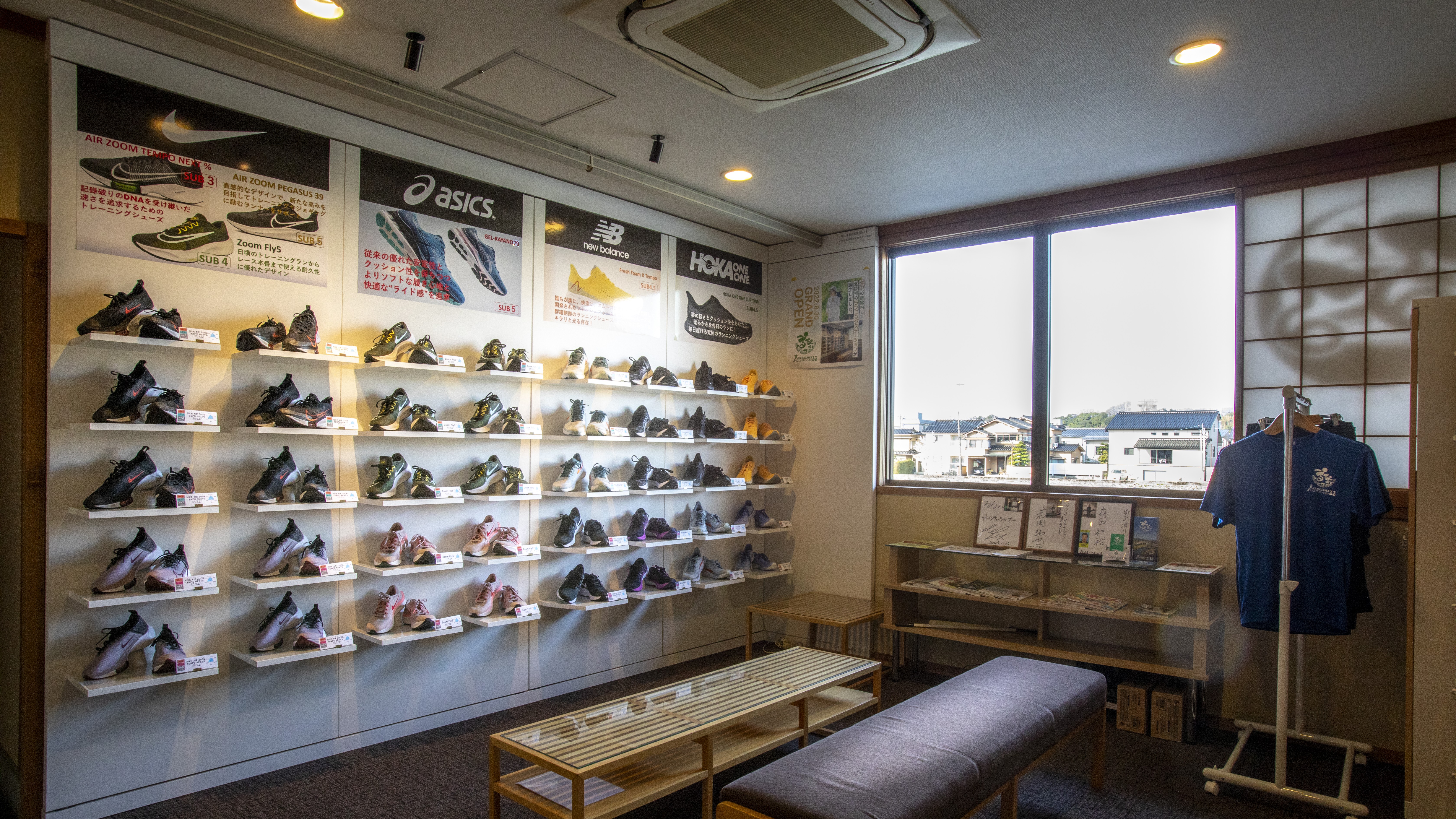 【金沢ランニングステーションるる】レンタルシューズで犀川沿いのランをお楽しみください。