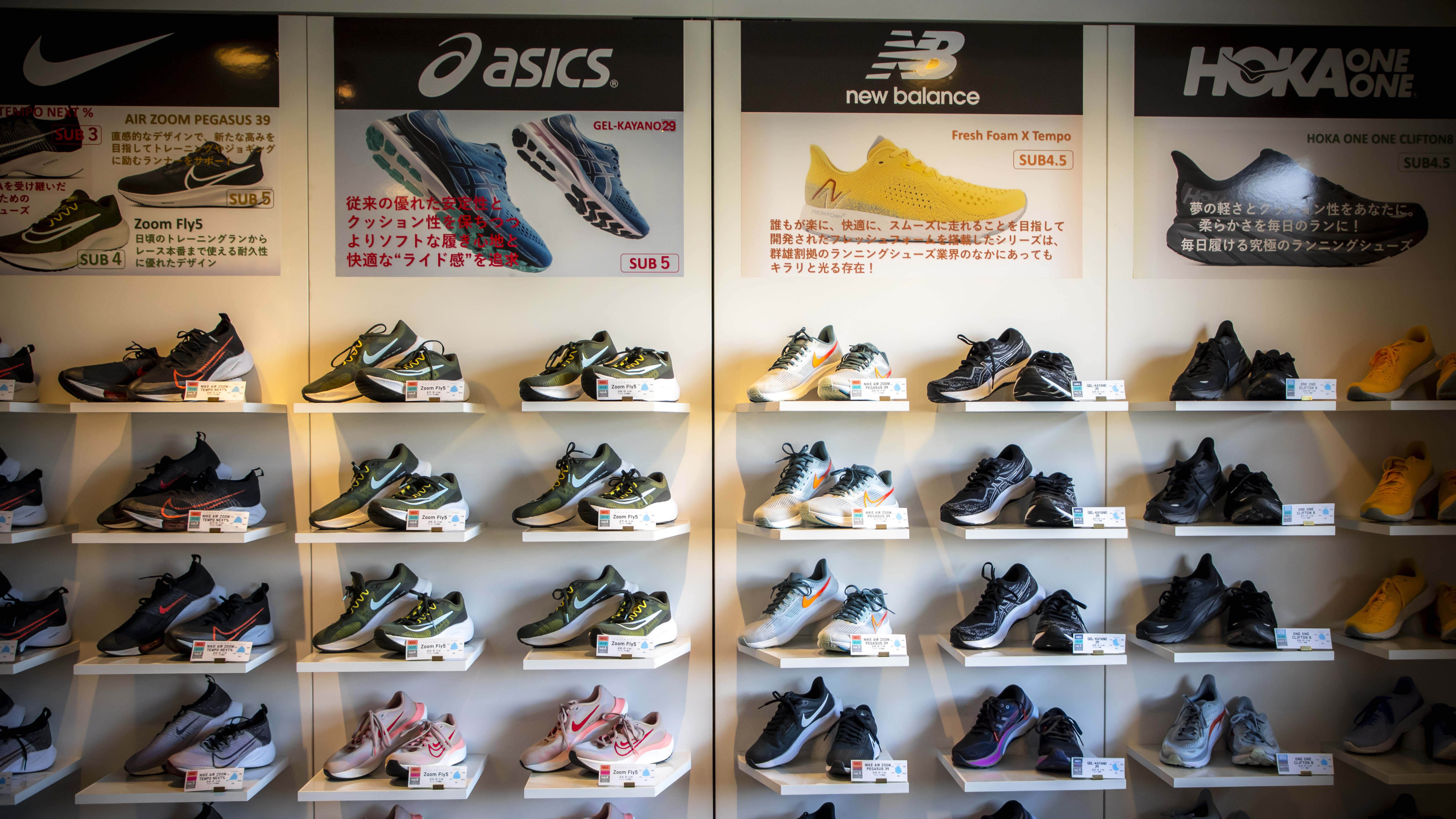 【金沢ランニングステーションるる】レンタルシューズで犀川沿いのランをお楽しみください。