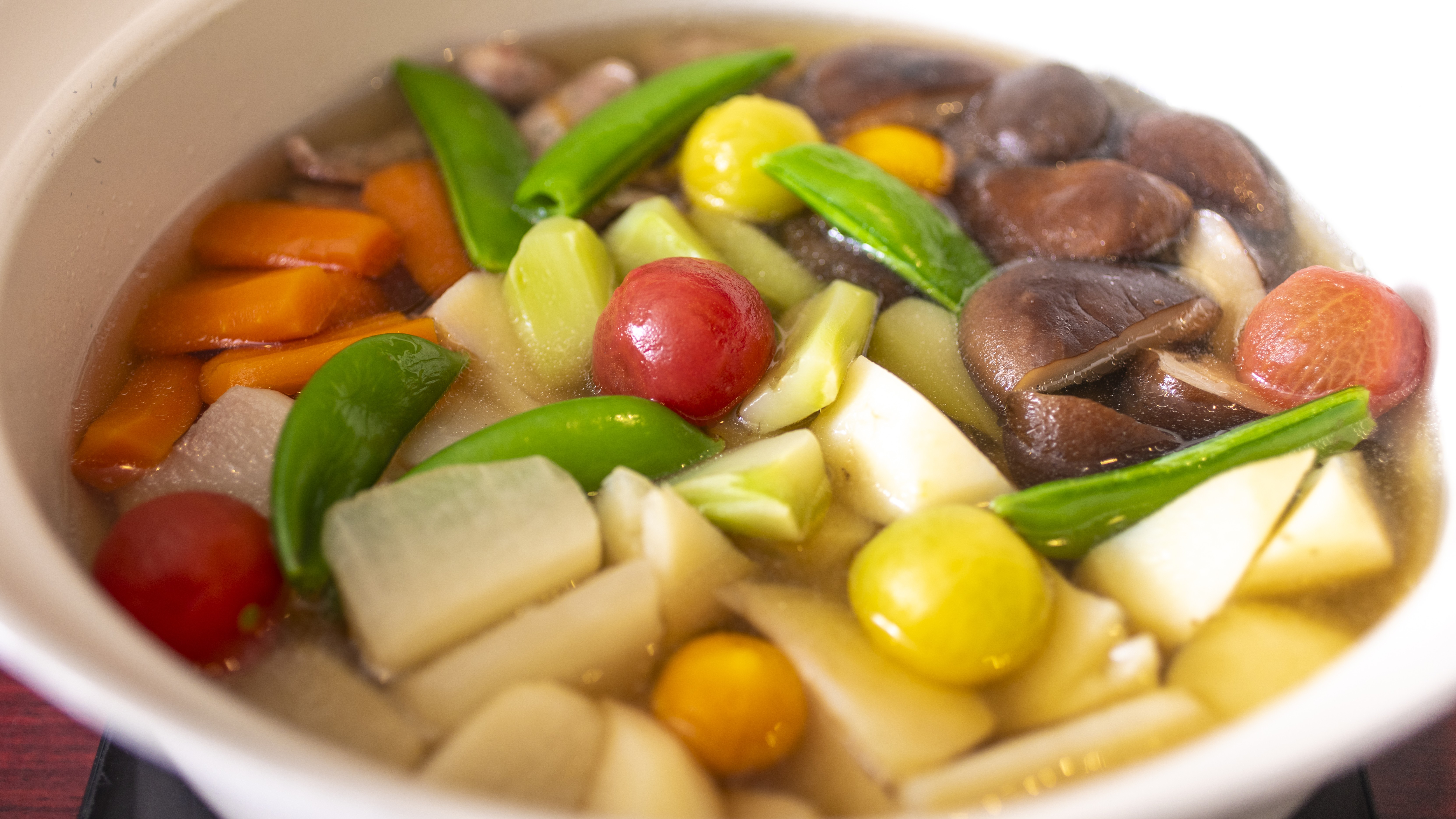 【朝食】石川県にこだわった食材の逸品等を朝食に集め、和・洋食を日替りで基本ブッフェ形式で提供。