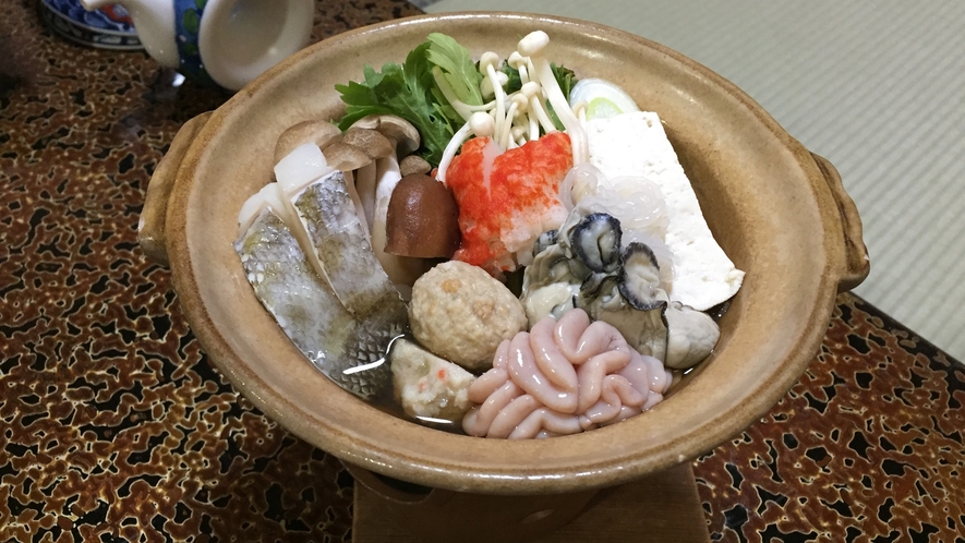 *夕食一例/日本海で育った海の幸を贅沢にこころゆくまで味わえる海鮮鍋。