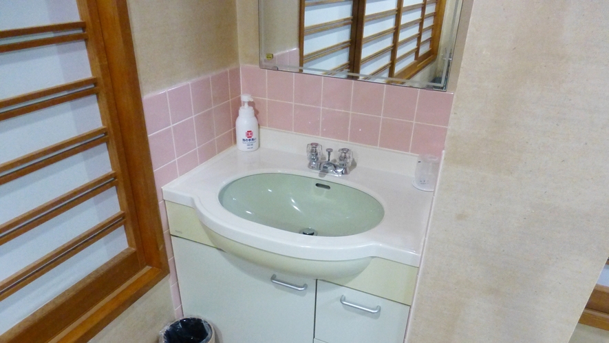 *客室一例/和室11.5畳　洗面台を客室内にご用意しております。