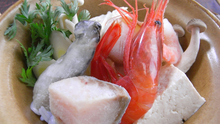 *夕食一例/日本海で育った海の幸を贅沢にこころゆくまで味わえる海鮮鍋。