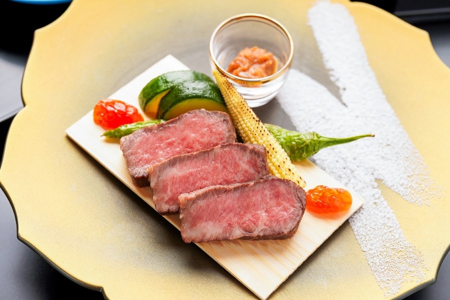 【夏限定】伊勢海老・米沢牛を味わう贅沢会席｜夕食は個室料亭
