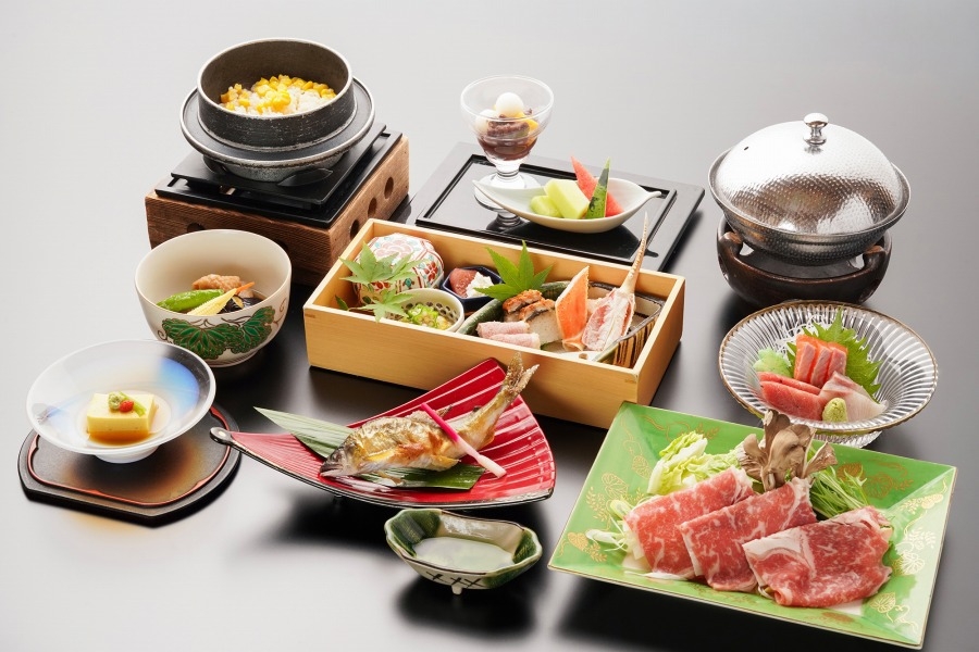 【乾杯ドリンク付】ズワイガニと本マグロを味わう｜夏の個室宴会