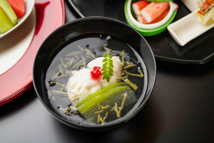 【夏限定】伊勢海老・米沢牛を味わう贅沢会席｜夕食は個室料亭
