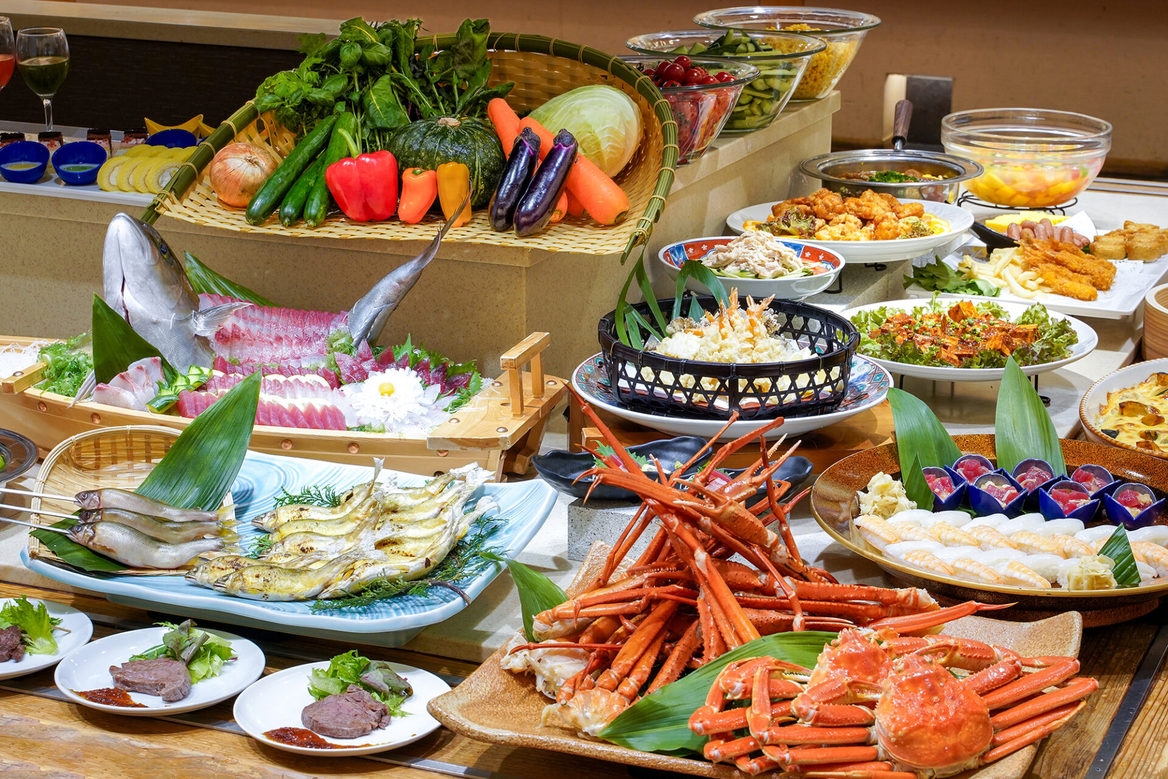 【3名様以上限定★夏休み】家族・グループ旅行応援｜カニ食べ放題の人気バイキング