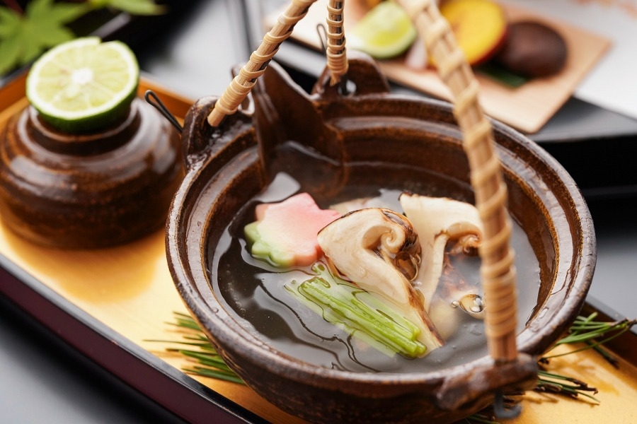 香る松茸3品と個室空間　料理重視のグループ向け会席