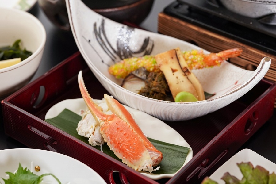 料理重視の個室宴会プラン♪ズワイガニとローストビーフ！春のグループ向け会席〈乾杯用ドリンク付き〉