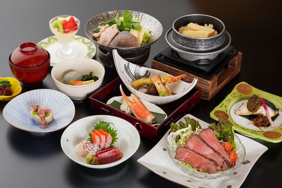 料理重視の個室宴会プラン♪ズワイガニとローストビーフ！春のグループ向け会席〈乾杯用ドリンク付き〉