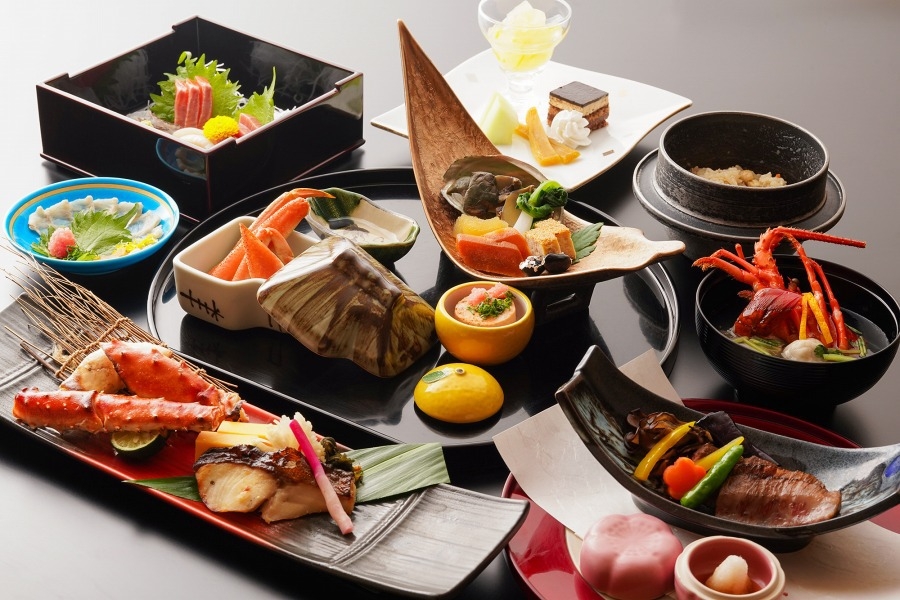 タラバ・ズワイ2種のカニ×米沢牛×伊勢海老の至福！◆個室料亭で贅沢に味わう冬の厳選会席