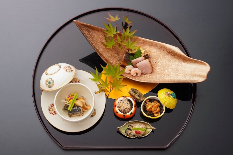 松茸料理3品・目の前で焼き上げるアワビ陶板焼き◆四季折々の創作料理を料亭個室で味わう本格会席