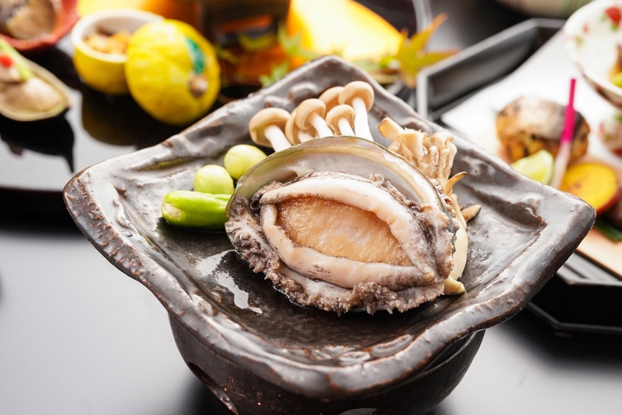 松茸料理3品・目の前で焼き上げるアワビ陶板焼き◆四季折々の創作料理を料亭個室で味わう本格会席