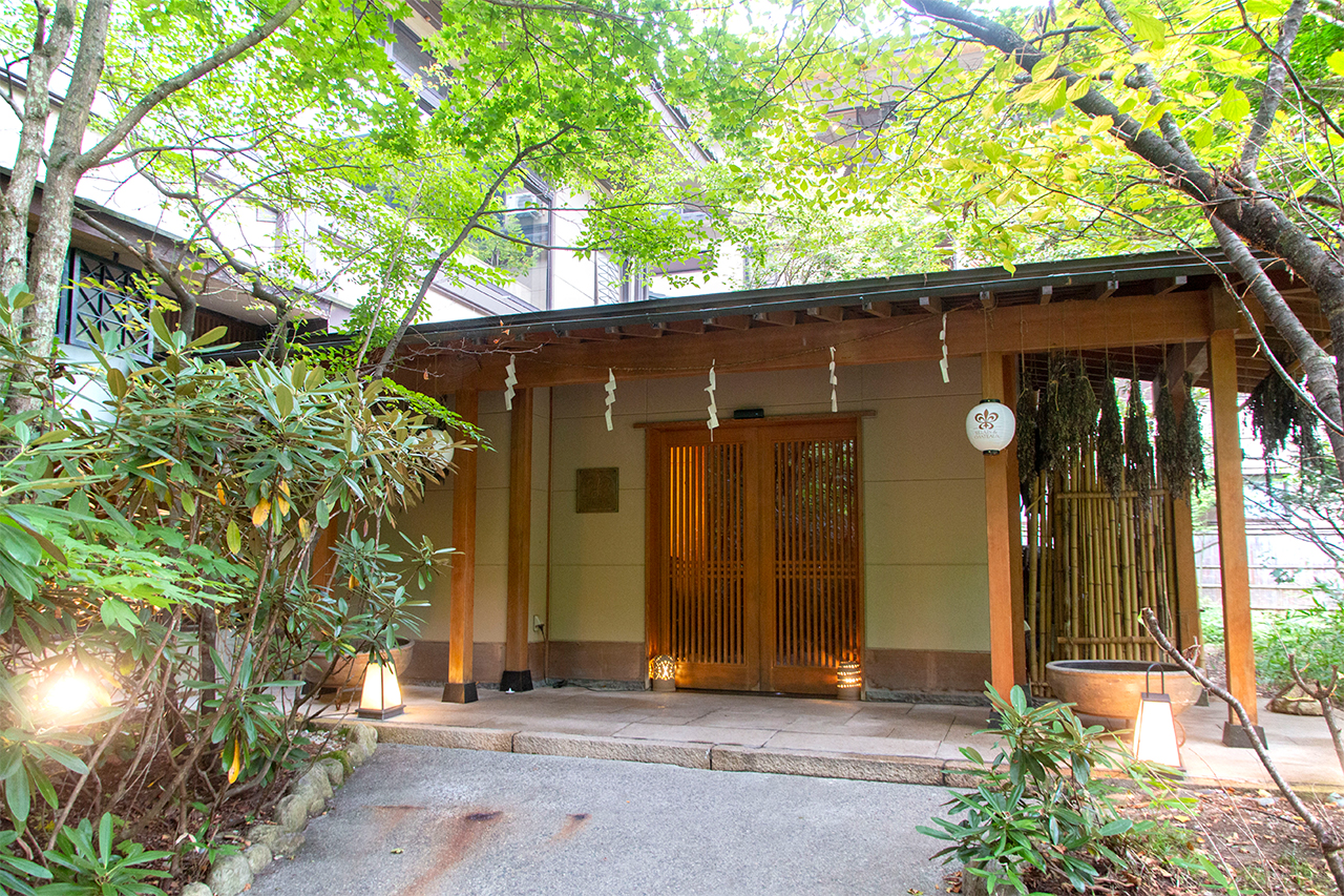 扉温泉 明神館(外観)