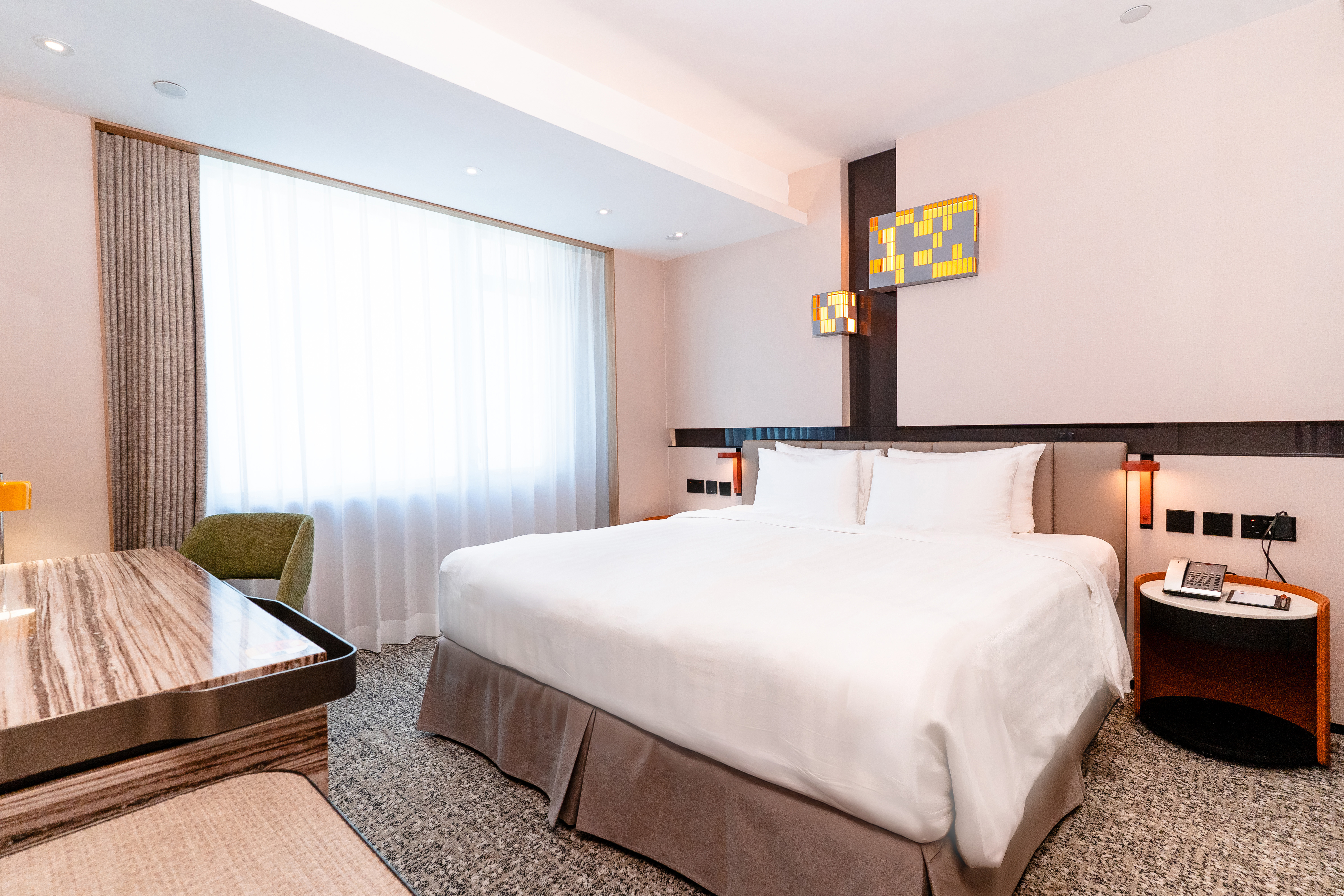 プラチナ　ルーム　Platinum Room