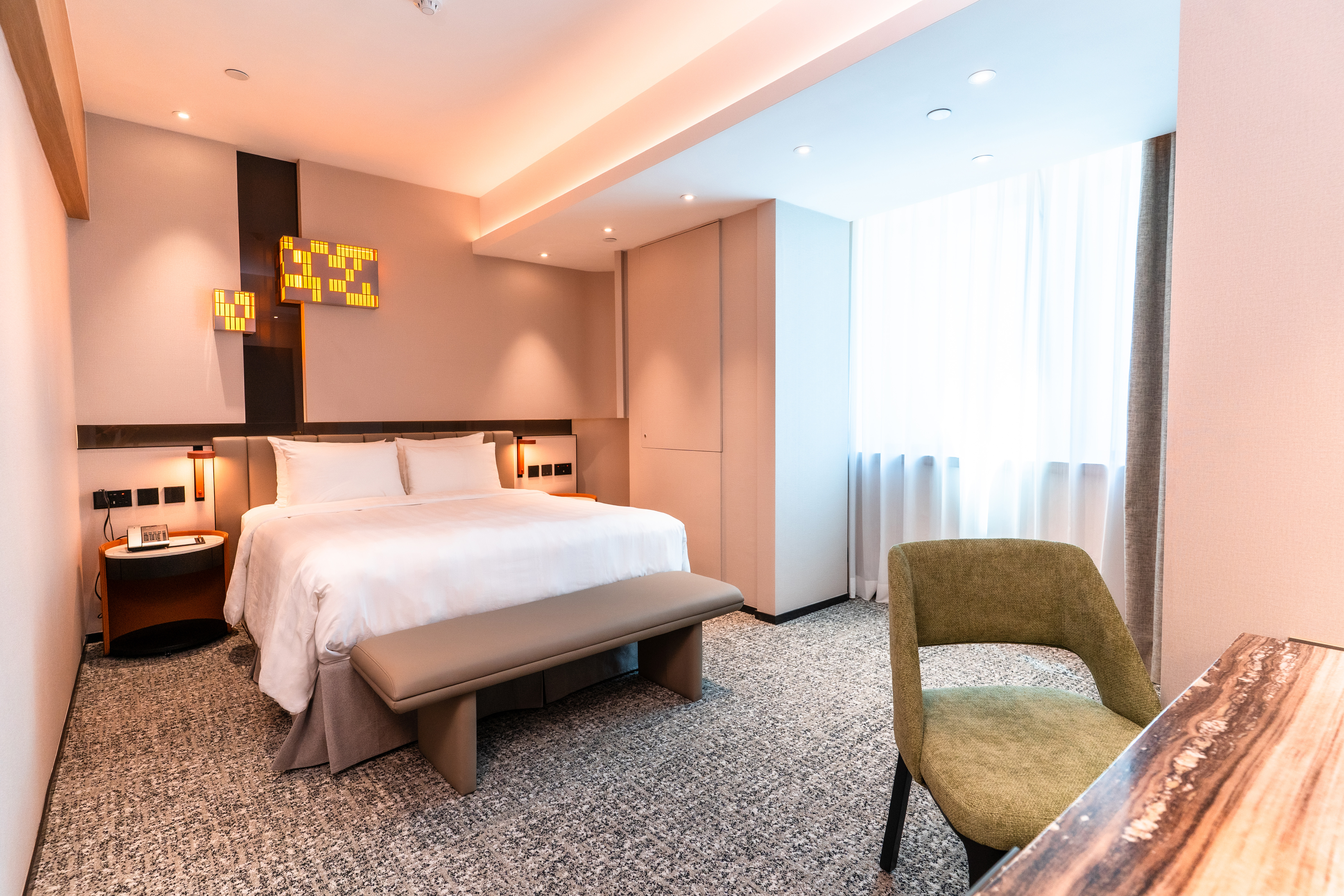 プラチナ　ルーム　Platinum Room