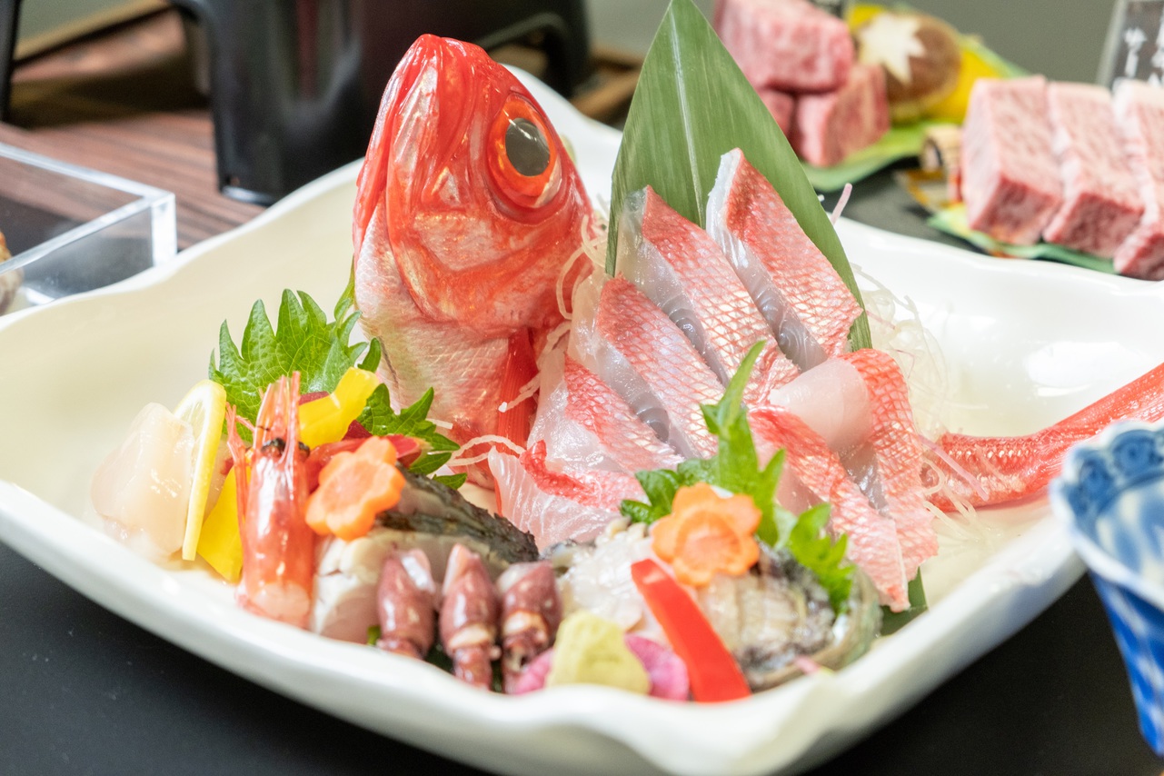 プレミアム料理「極・扇御膳」お造り7種盛り・飛騨牛ステーキ食べ比べ　1泊2食