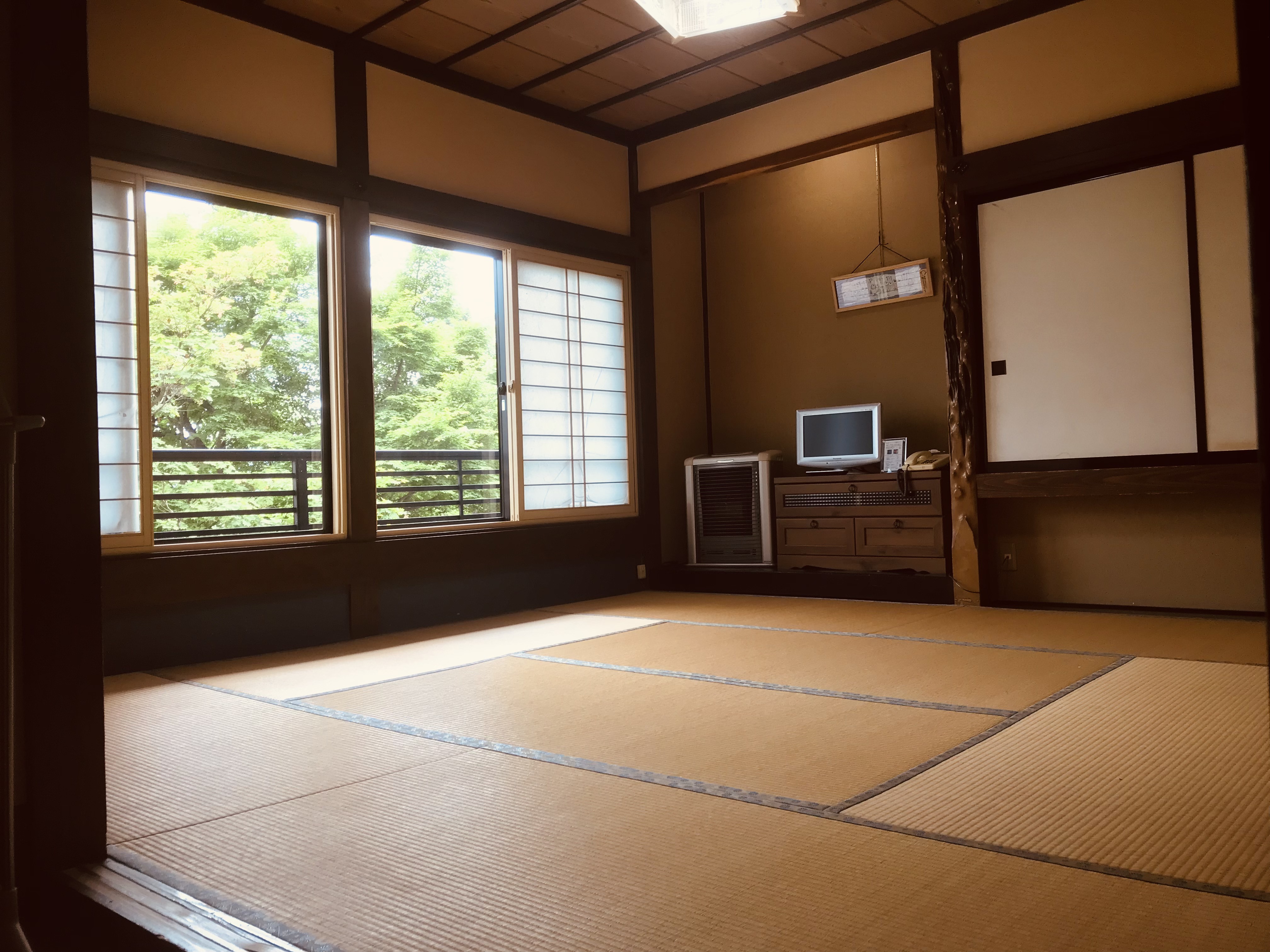 本館２階　８畳・和室