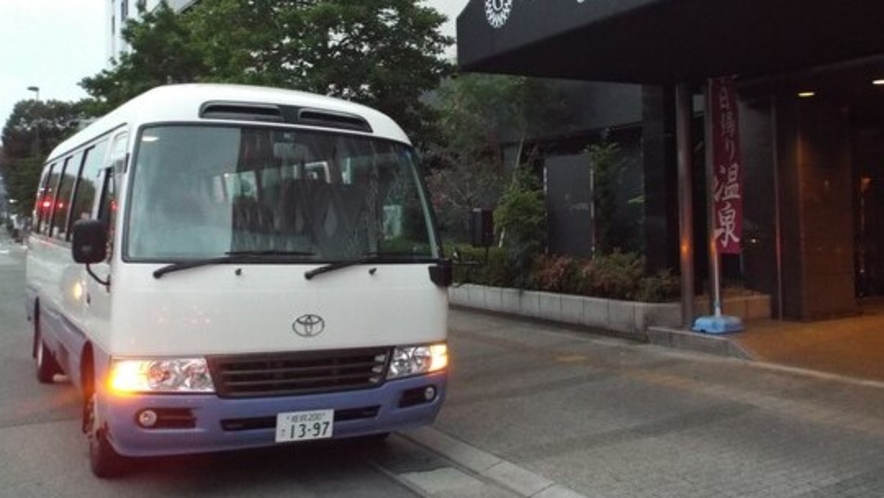  ＜無料送迎バス＞ＪＲ姫路駅　南口　「はとパーキング前」からホテルまで３０分毎に定時運行してます。