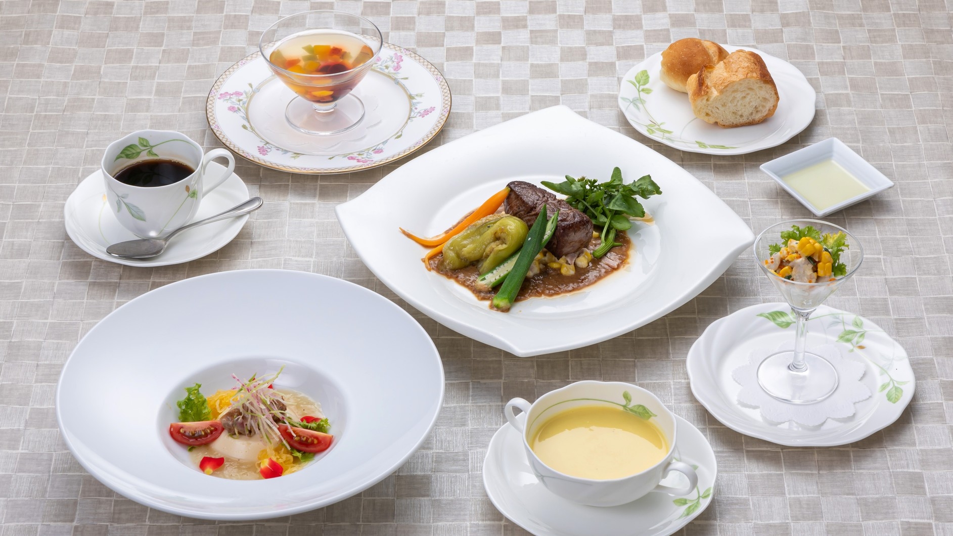 【スタンダード・フレンチプラン】健康朝食と天然温泉、ラウンジで飲める信州ワインで癒しの休日