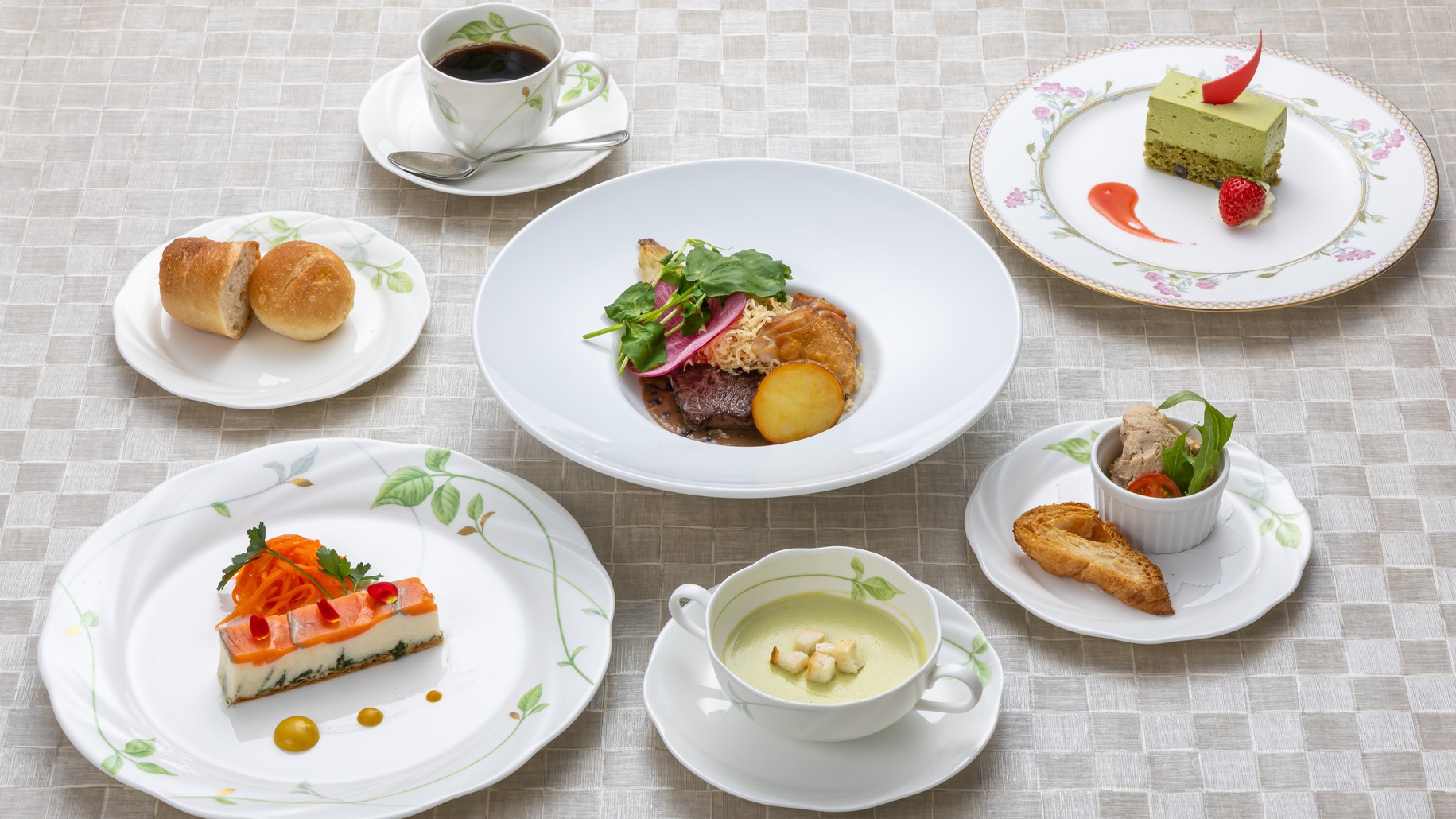 【お日にち限定最安値】スタンダードフレンチ1泊2食付★健康朝食と美肌温泉ラウンジ限定ワイン2杯付