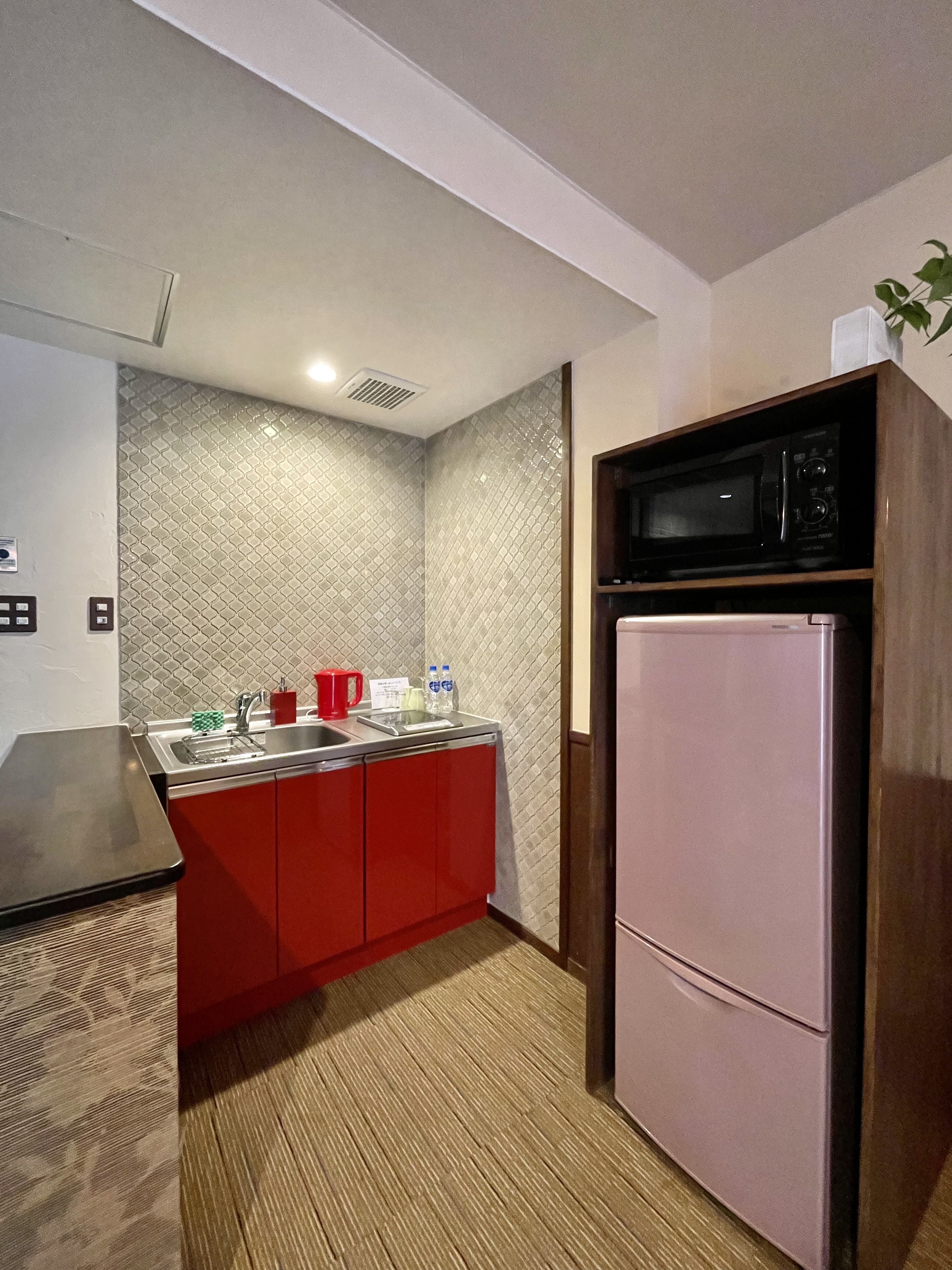 【デラックスBルーム】広くてゆったり！ミニキッチン付（電子レンジ・冷蔵庫完備）