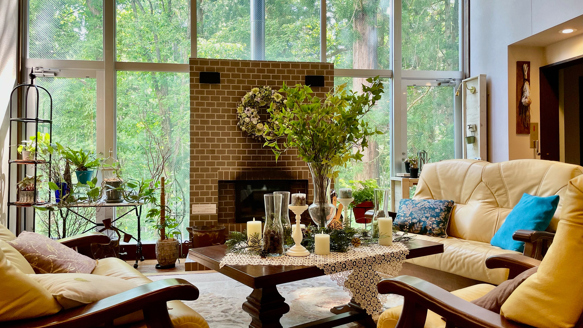 【ロビー】森の木々に癒されます