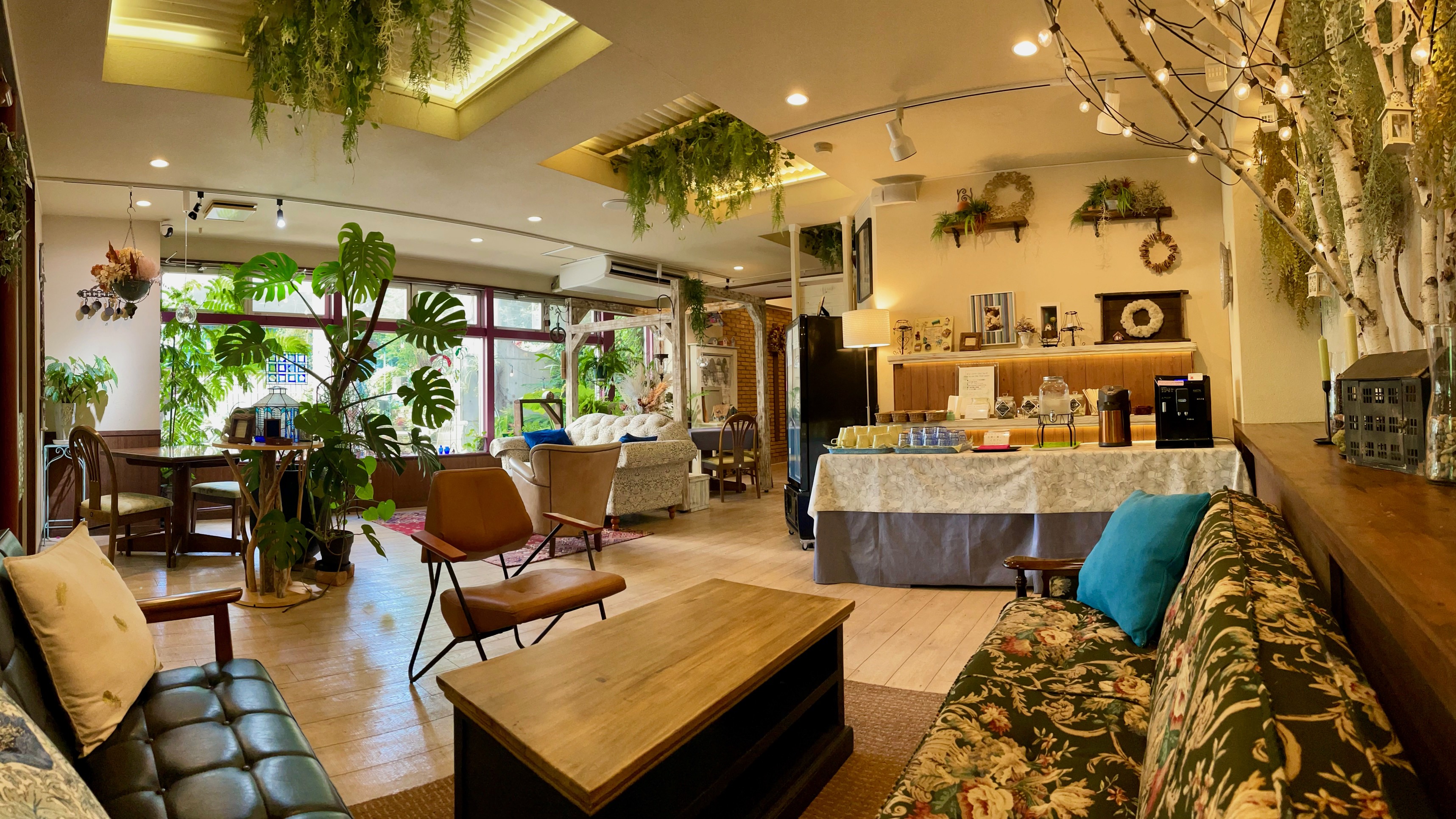 【フリースペース】テイクアウト品の持込や、テレワークなど使い方はお任せします