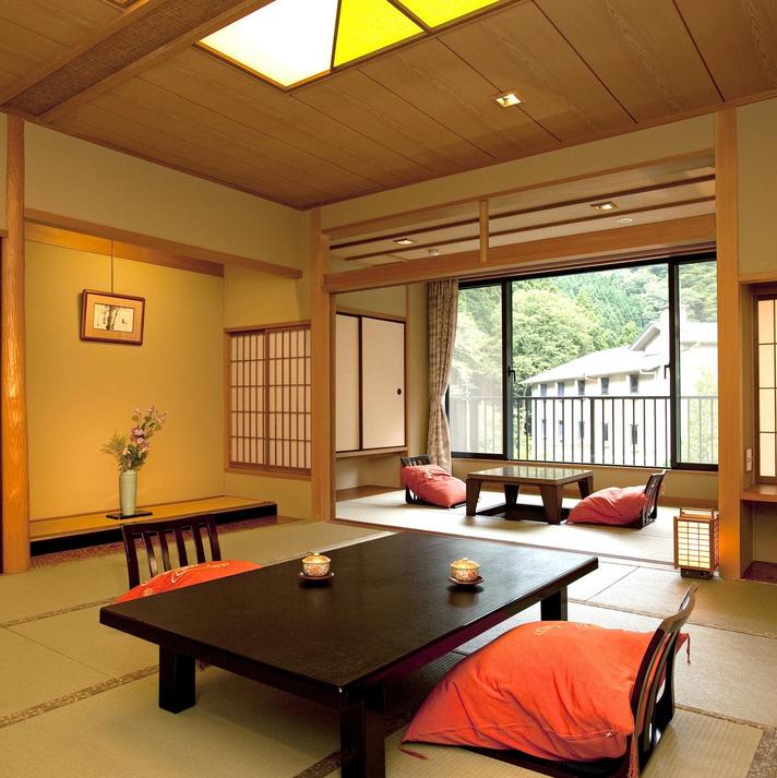 New Building -KOMOREBI- ■ Overlooking the Akame Valley and the courtyard ■ An example of a guest room ■ Wi-Fi