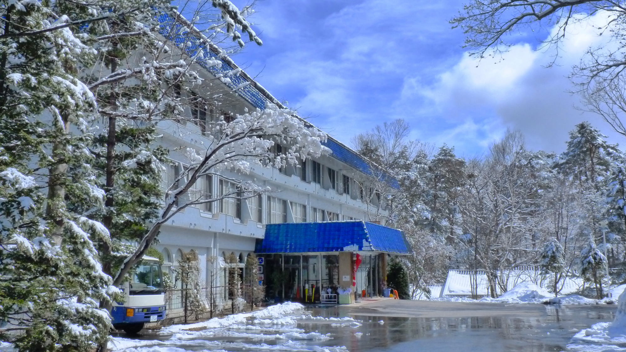 冬の施設全景　雪景色