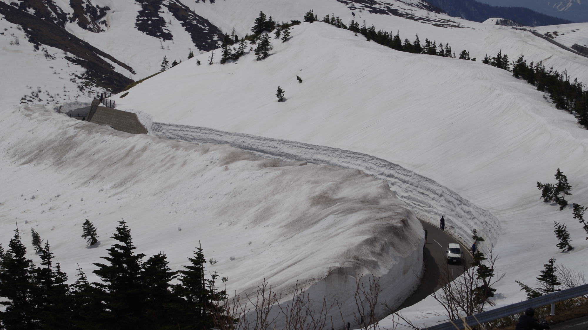 志賀草津高原ルート　雪の回廊