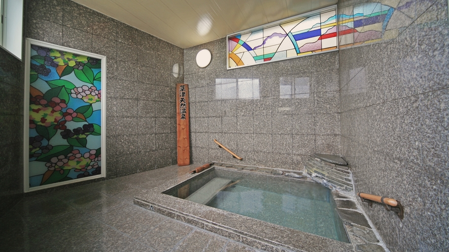 内風呂｢なごみ幸の湯」は御影石を基調とした洋風風呂です