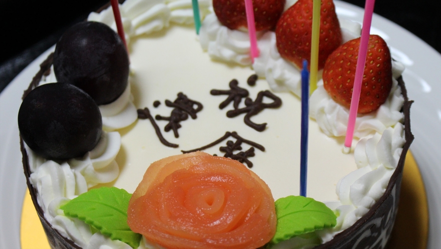 宮島の老舗ケーキ店が作る優しいケーキです。5号サイズで4000円~お好みのメッセージも入れられます！
