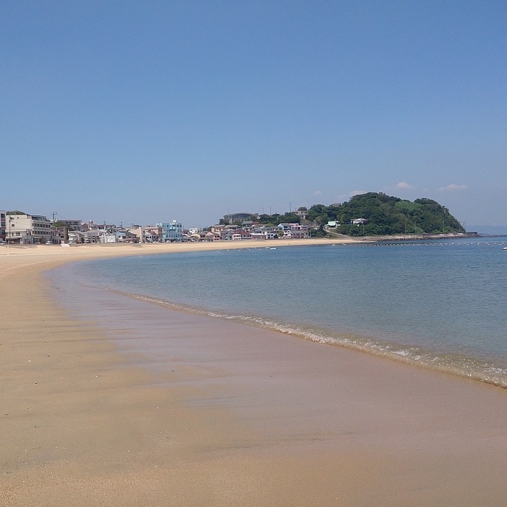 当館の目の前の砂浜