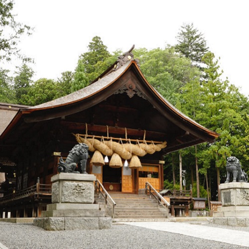 諏訪大社－諏訪湖の周辺に4箇所の境内地をもつ神社
