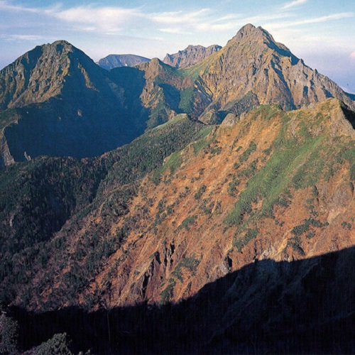 赤岳－八ヶ岳連峰の最高峰。左は阿弥陀岳