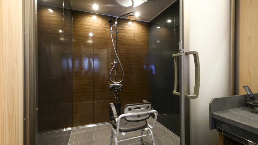 ■「バリアフリー和洋室」308号室　浴槽のないシャワーブースをご用意しております
